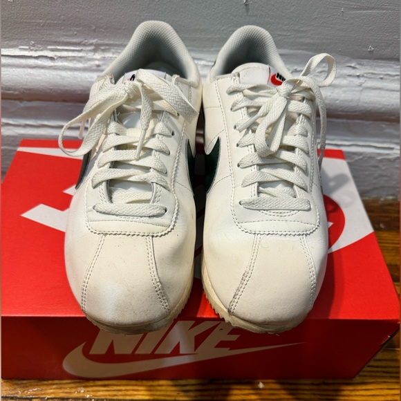 Nike Cortez sneakers, white with green logo - Picture 3 of 9